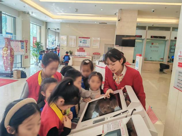 【春风化雨润无声 金融消保入万家——华夏银行福州分行2026年“3·15”金融消费者权益保护教育宣传活动纪实】图2