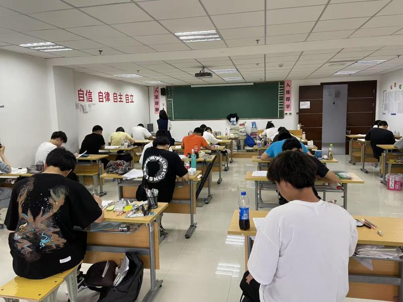 【南通复读学校选择指南：如皋华博全日制培训实力解析】图1