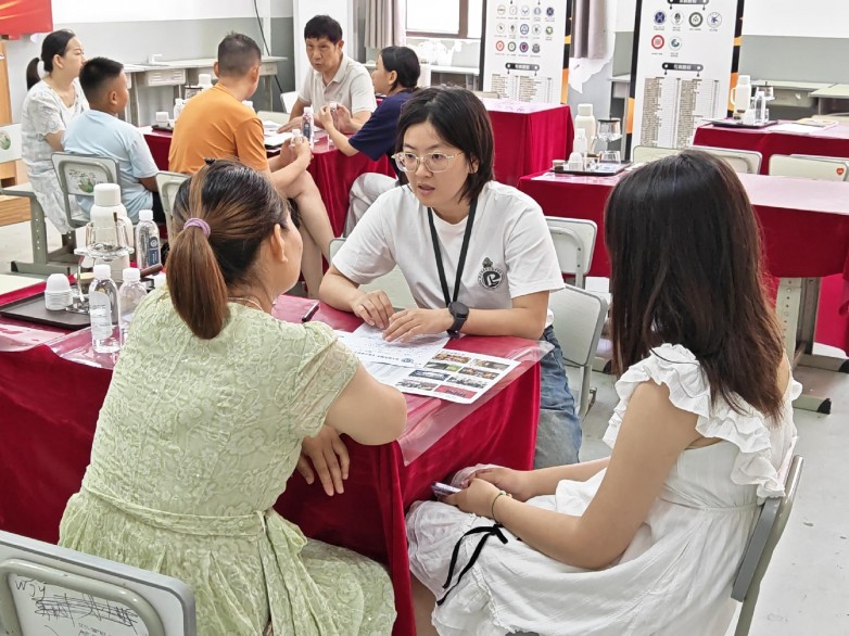 【企业委培班报名火爆圆满收官——武汉榕霖职校筑梦学子就业升学路】图3